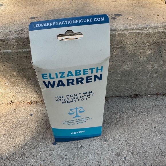Elizabeth Warren 2020‎ Action Figure NIB- WOEN BOX - Picture 6 of 9